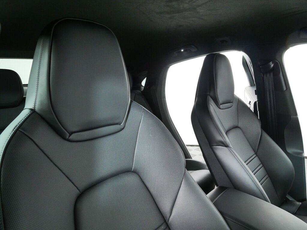 New 2026 Porsche Cayenne Turbo GT AWD/4WD image 24