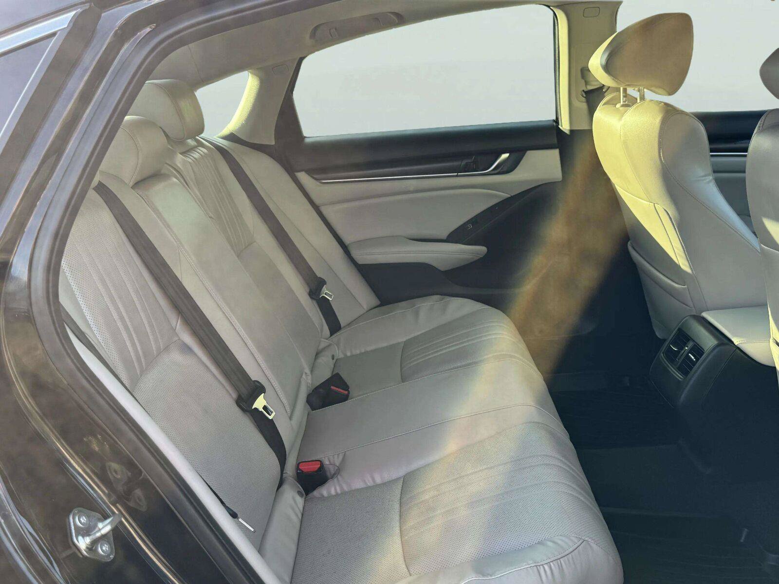 Used 2018 Honda Accord Touring image 22