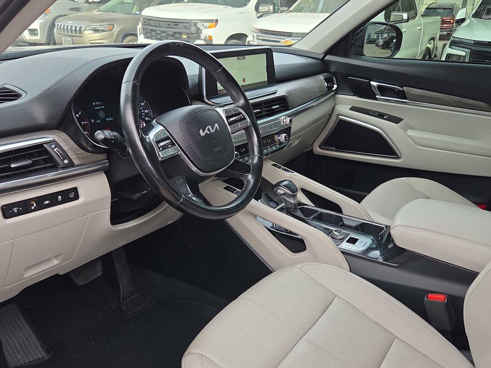 Used 2022 Kia Telluride EX w/ EX Premium Package image 2