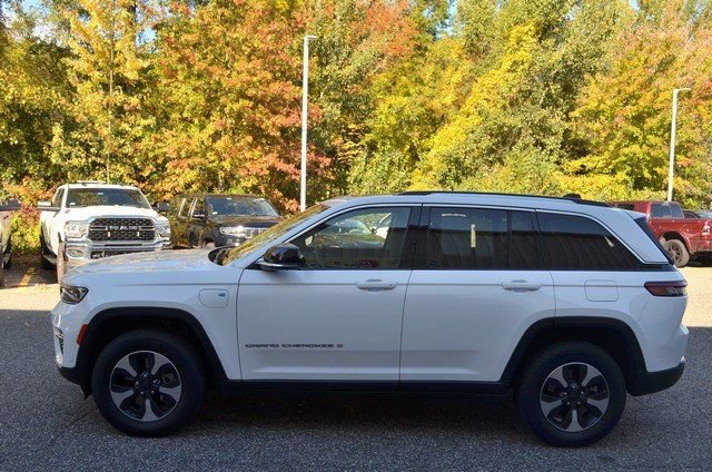 Used 2023 Jeep Grand Cherokee 4WD 4xe w/ Luxury Tech Group II image 5