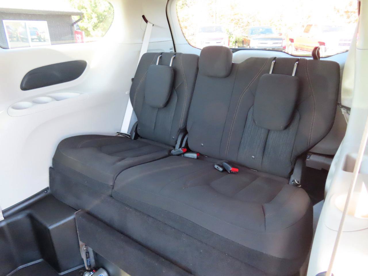 Used 2017 Chrysler Pacifica Touring FWD image 31