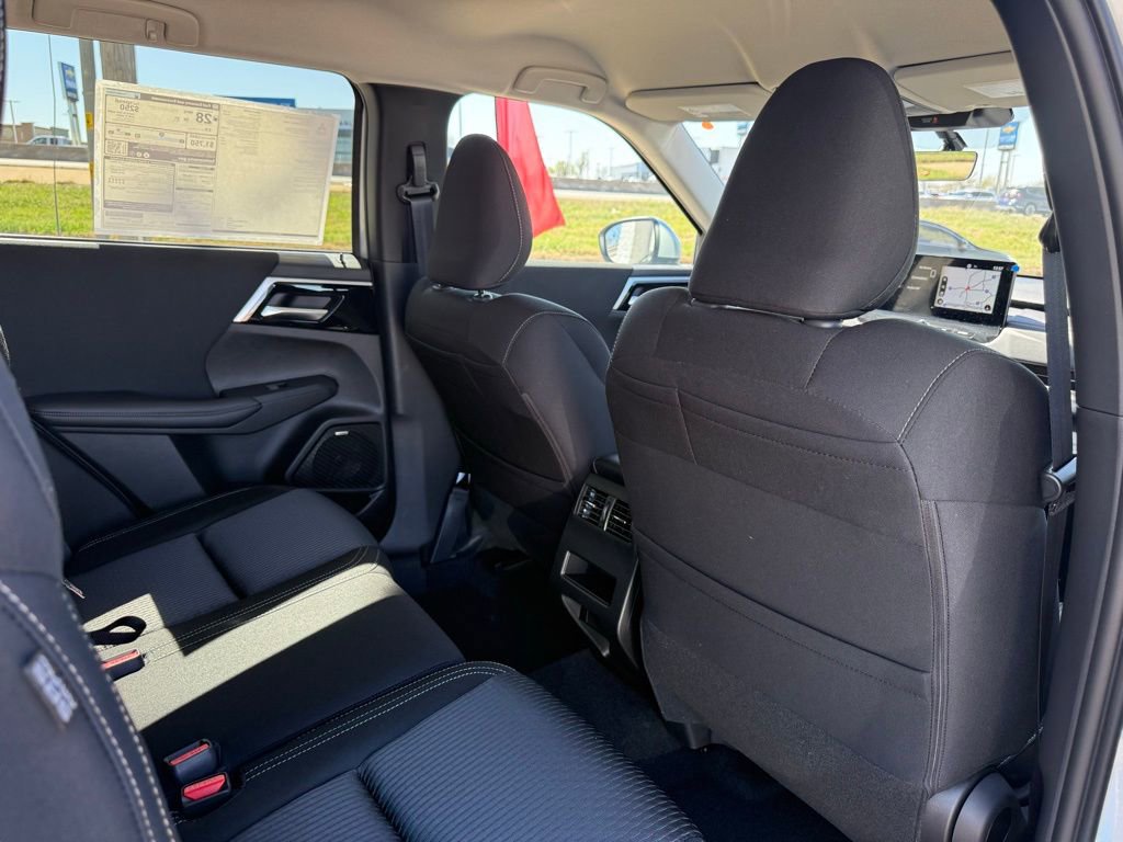 New 2026 Mitsubishi Outlander ES image 23