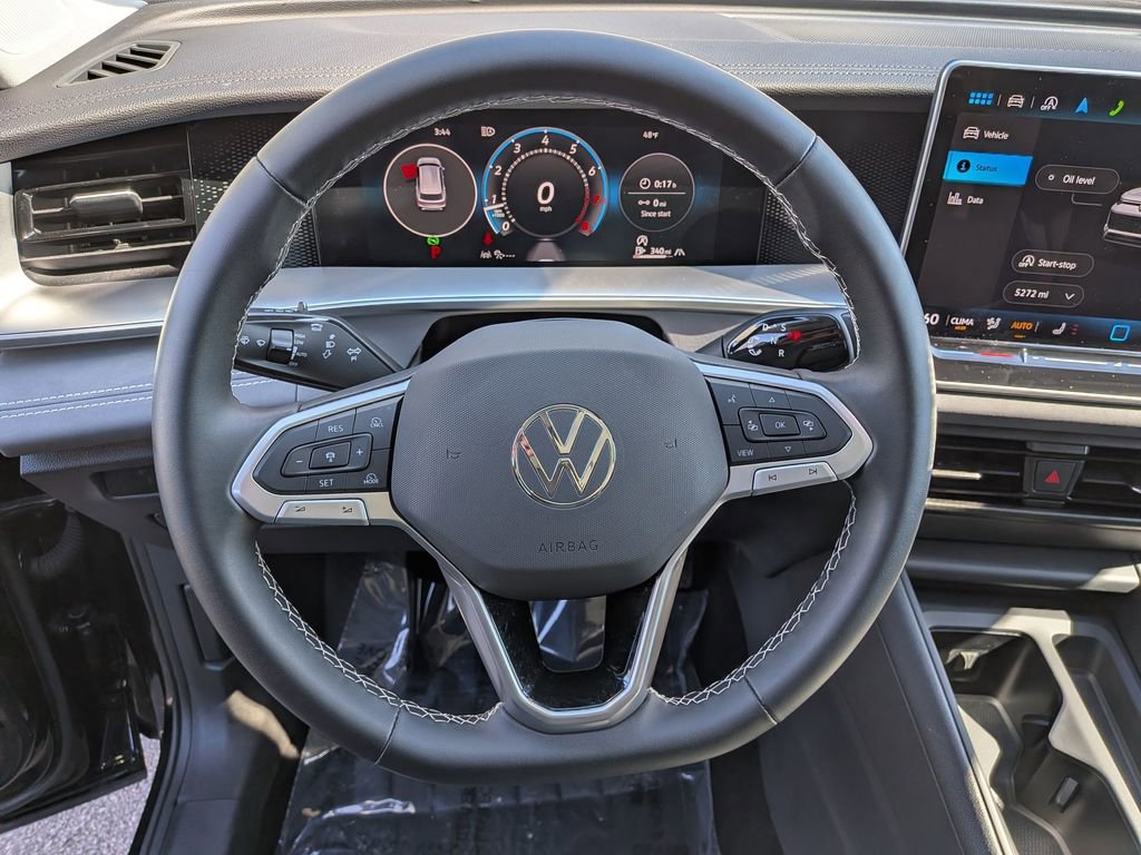 Used 2025 Volkswagen Tiguan SE w/ Panoramic Sunroof Package AWD/4WD image 15