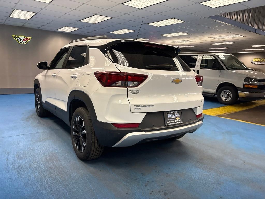 Certified 2022 Chevrolet TrailBlazer LT w/ Convenience Package AWD/4WD image 9