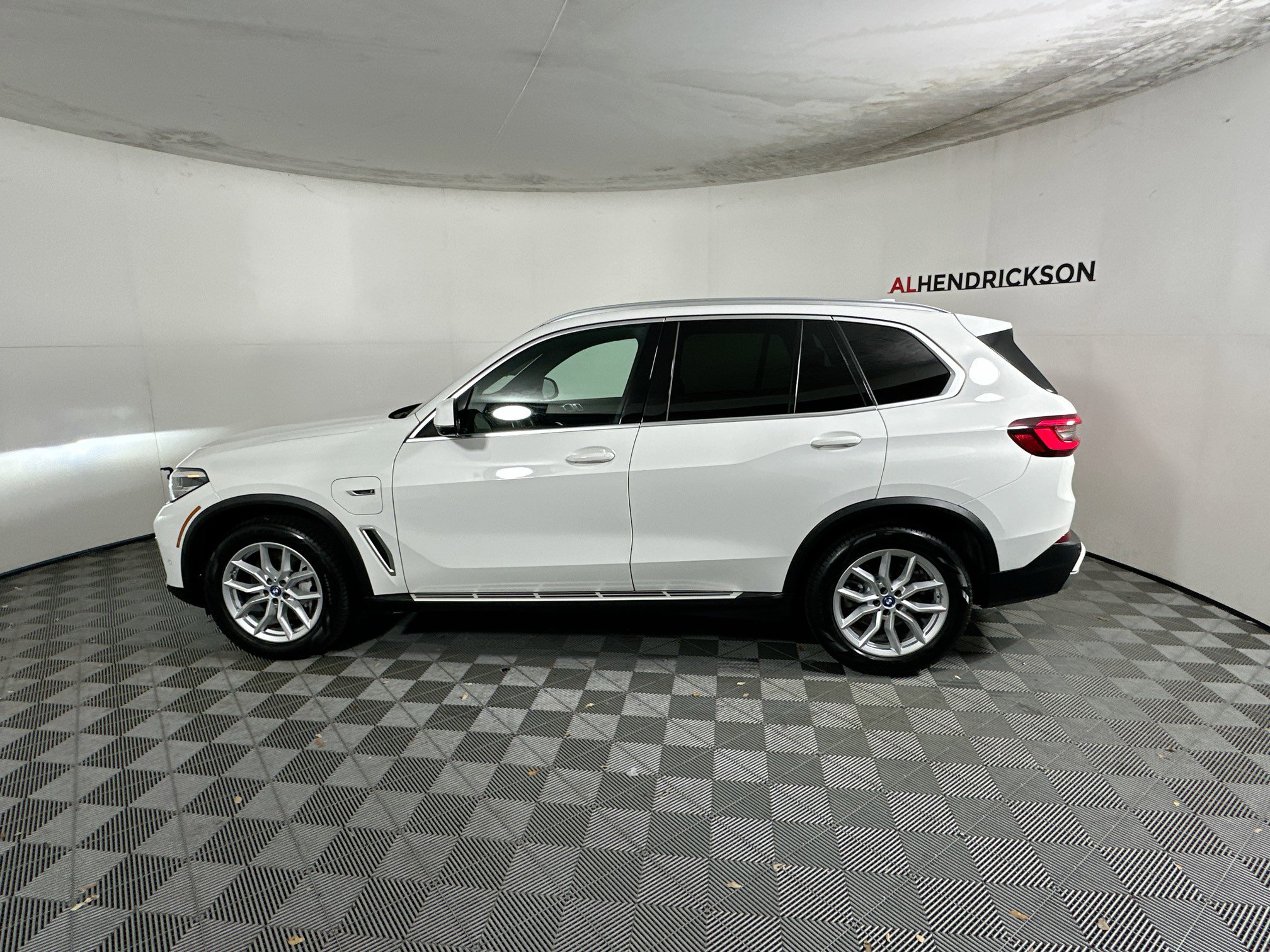 Used 2023 BMW X5 xDrive45e image 6