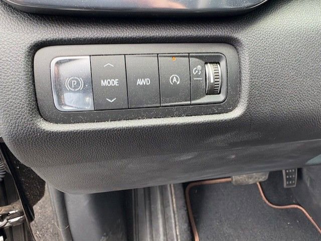 Used 2024 GMC Acadia AT4 w/ Luxury Package AWD/4WD image 11