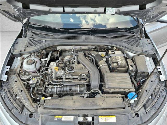 Used 2025 Volkswagen Jetta SE FWD image 21