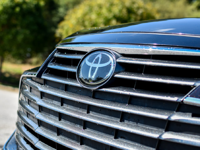 Used 2022 Toyota Avalon XLE w/ Moonroof Package FWD image 3