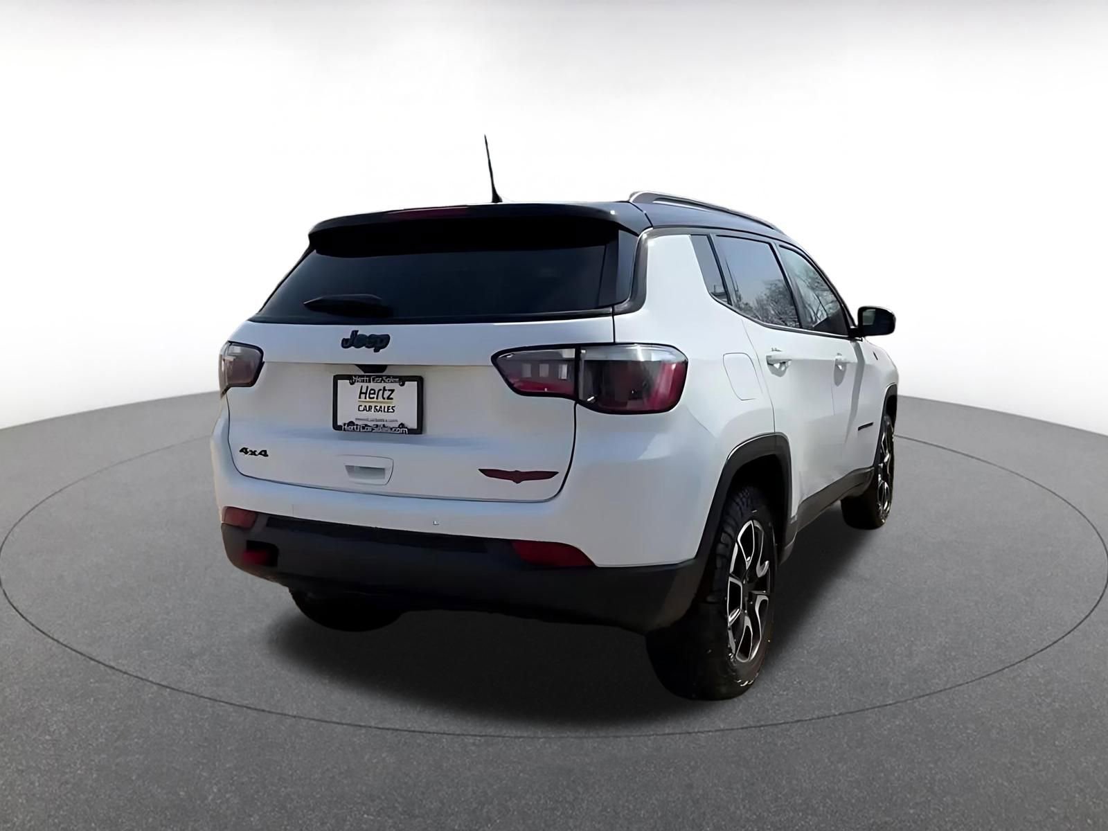 Used 2025 Jeep Compass Trailhawk AWD/4WD image 14