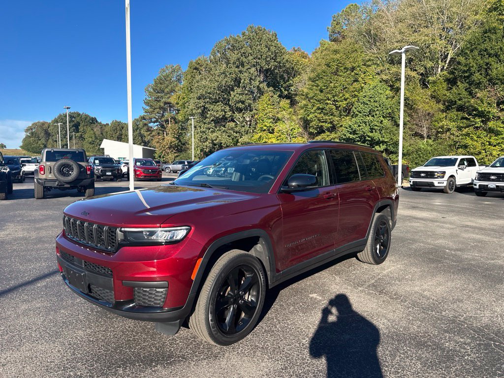 Used 2023 Jeep Grand Cherokee L Laredo AWD/4WD image 2