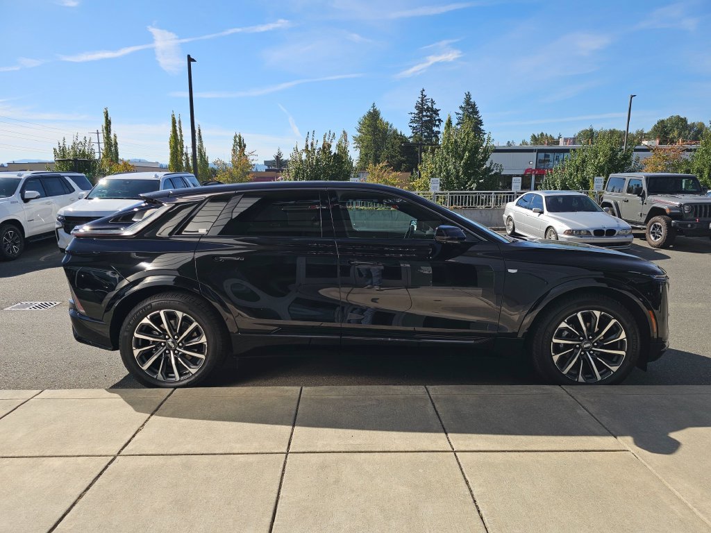Used 2024 Cadillac Lyriq Sport AWD/4WD image 8
