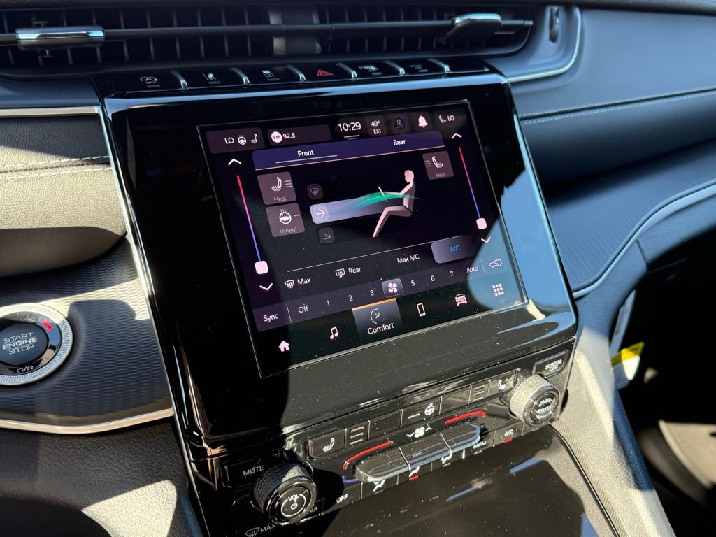 New 2025 Jeep Grand Cherokee L Altitude image 17