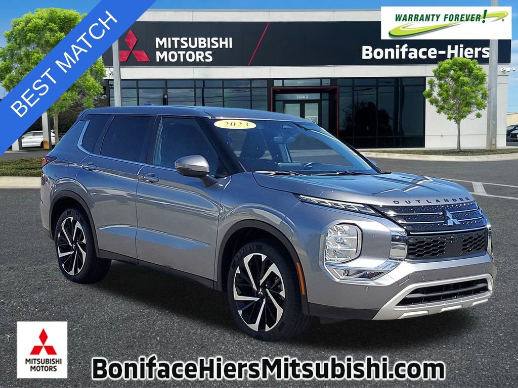 Used 2023 Mitsubishi Outlander SE image 1