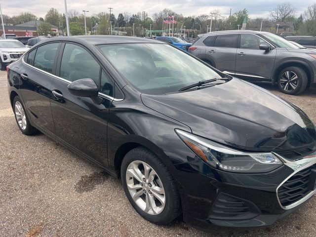 Used 2019 Chevrolet Cruze LT w/ Convenience Package FWD image 2