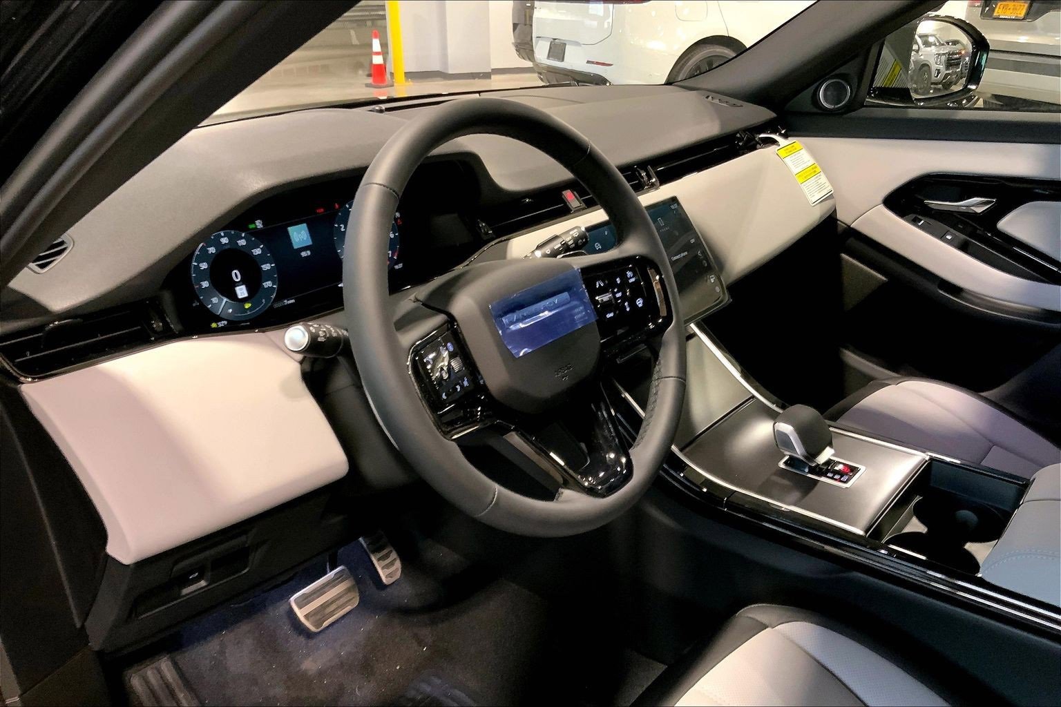 New 2026 Land Rover Range Rover Evoque Dynamic SE image 8