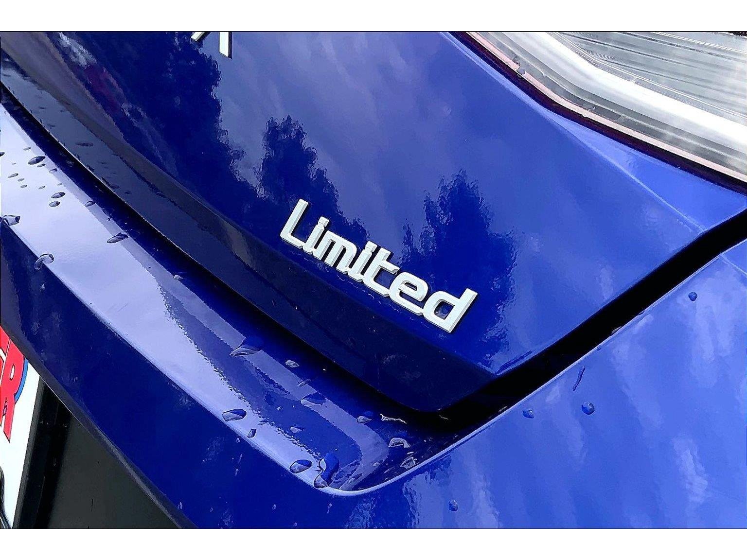 Used 2025 Hyundai Elantra Limited FWD image 8