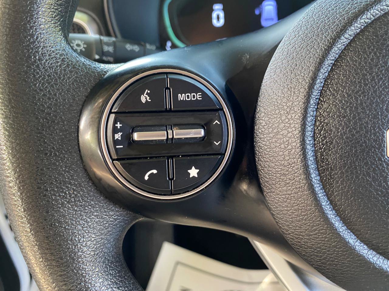 Used 2025 Kia Soul LX w/ LX Technology Package FWD image 53