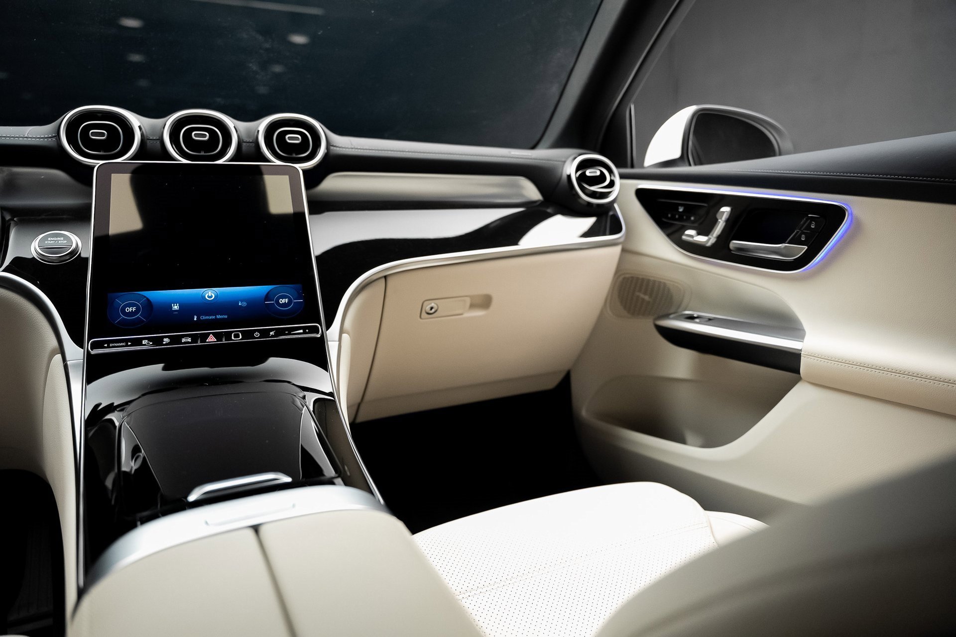 Used 2025 Mercedes-Benz GLC 350e 4MATIC image 42