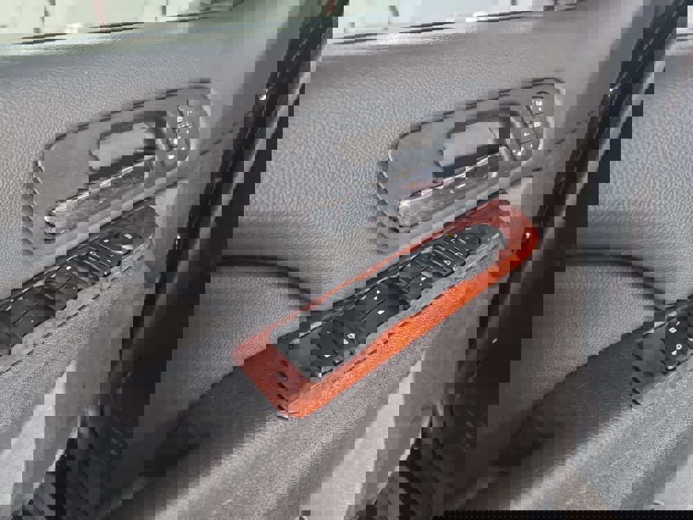 Used 2013 Chevrolet Avalanche LTZ image 22