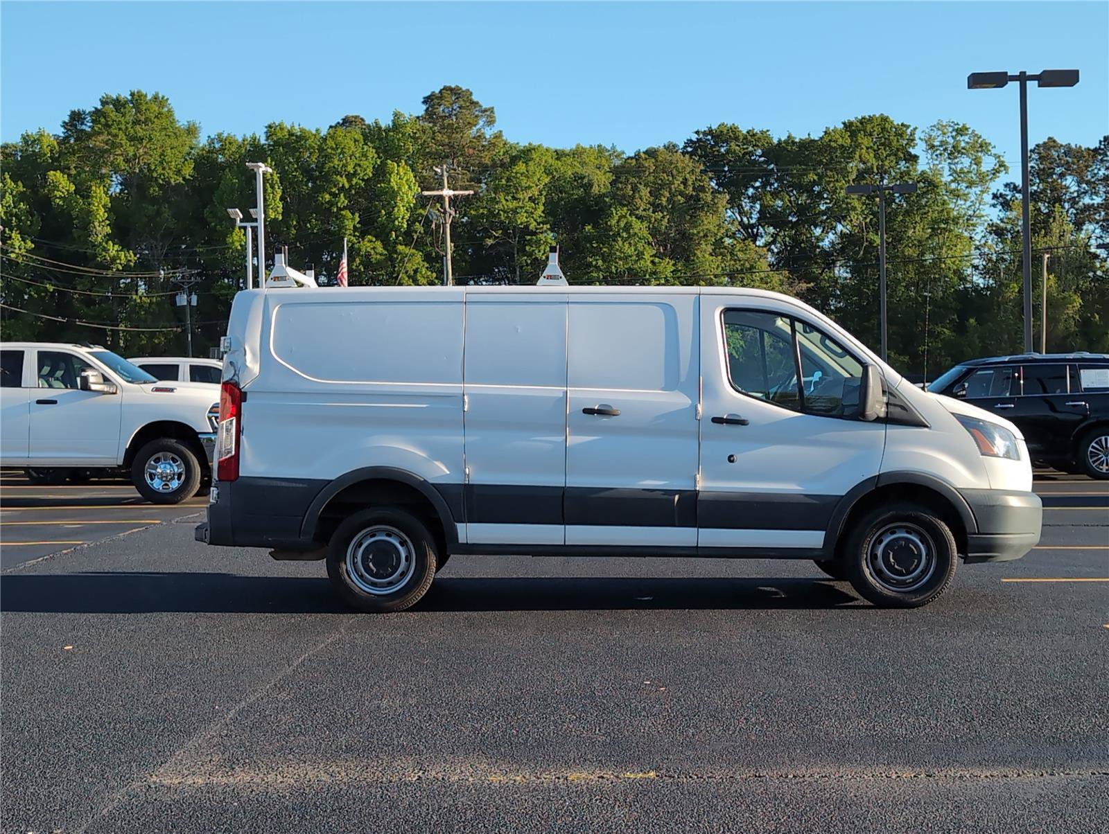 Used 2017 Ford Transit 250 130 Low Roof RWD image 9