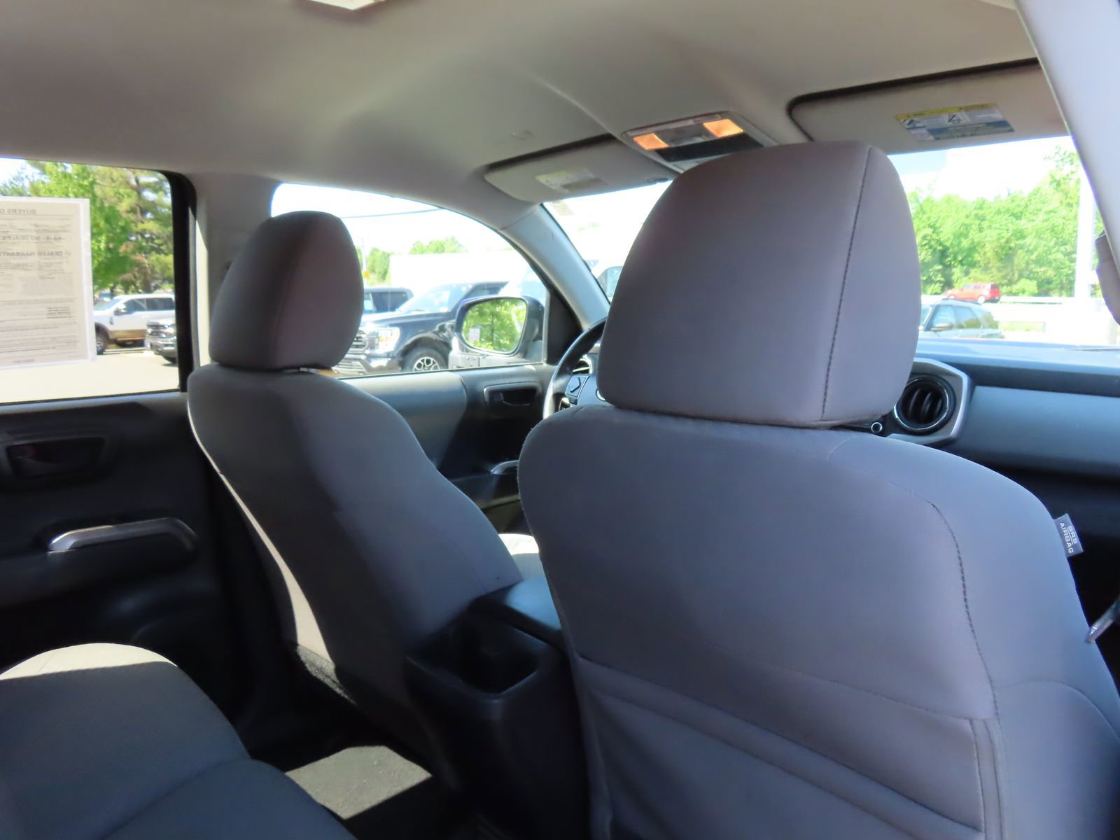 Used 2022 Toyota Tacoma SR5 AWD/4WD image 31