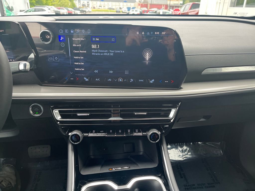 New 2026 Chevrolet Traverse LT w/ Sun and Wheel Package AWD/4WD image 17