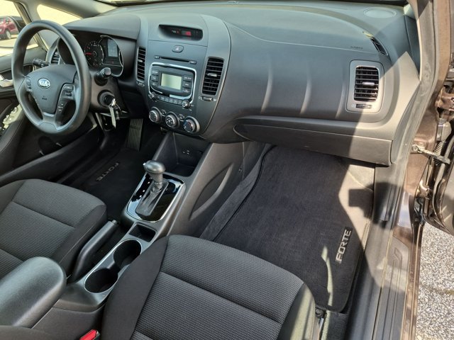 Used 2017 Kia Forte LX FWD image 19