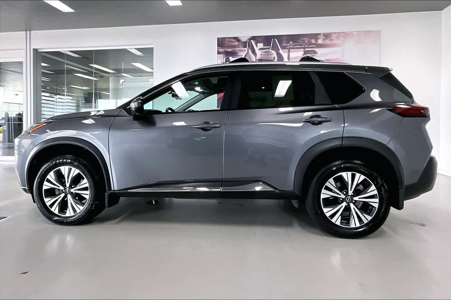Used 2022 Nissan Rogue SV w/ SV Premium Package AWD/4WD image 3