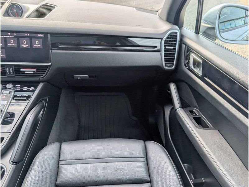 Used 2020 Porsche Cayenne image 30