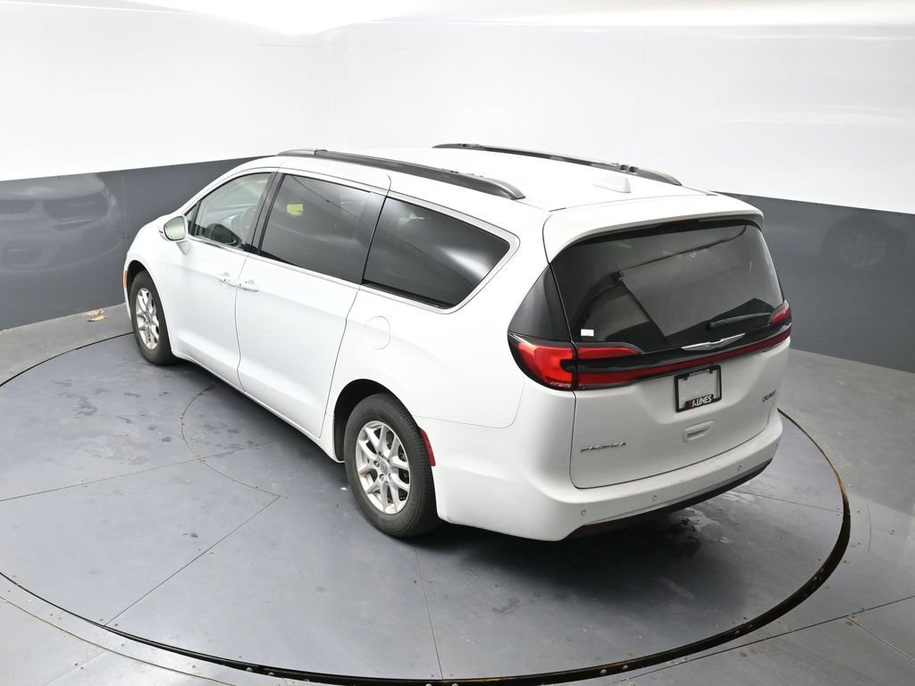 Used 2022 Chrysler Pacifica Touring-L FWD image 17
