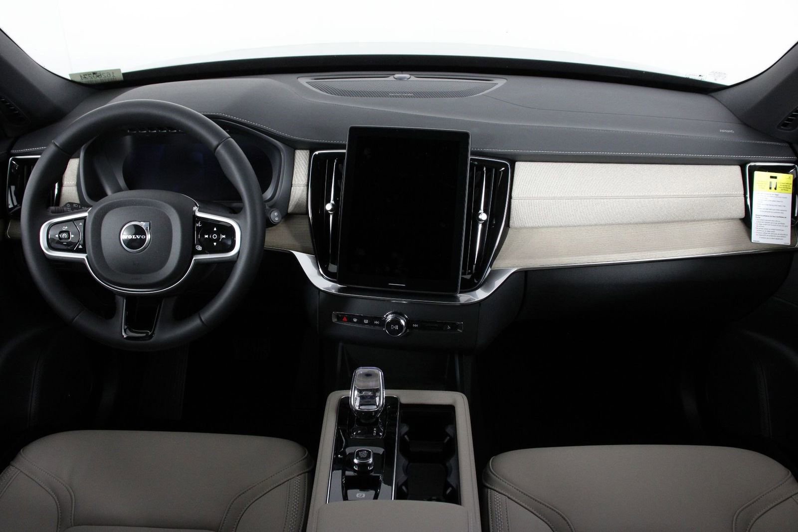 New 2026 Volvo XC90 T8 Plus w/ Protection Package Premier image 5