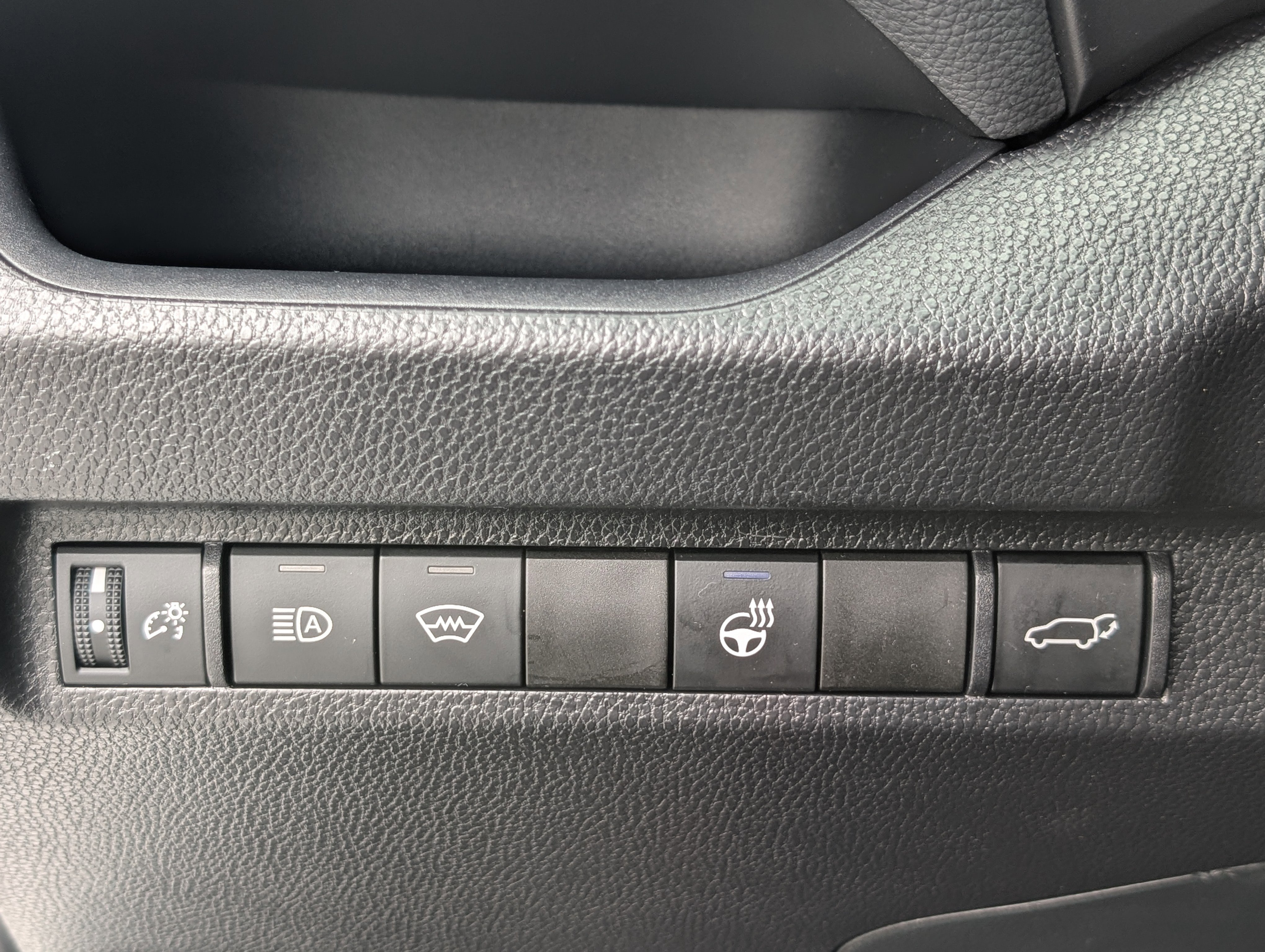 Used 2024 Toyota RAV4 SE w/ Convenience Package image 22