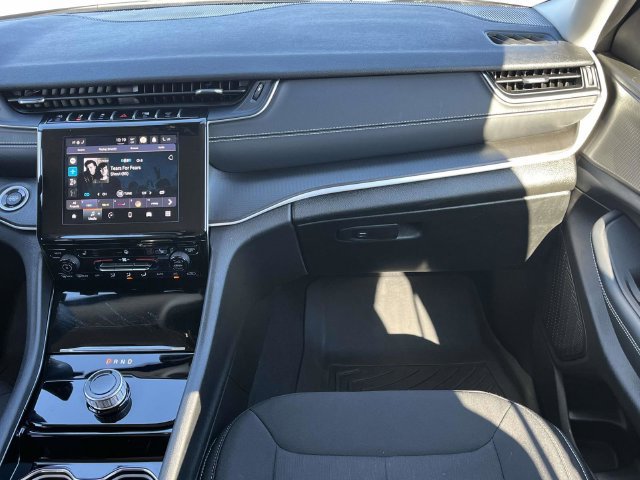 Used 2023 Jeep Grand Cherokee L Laredo w/ Luxury Tech Group I AWD/4WD image 19
