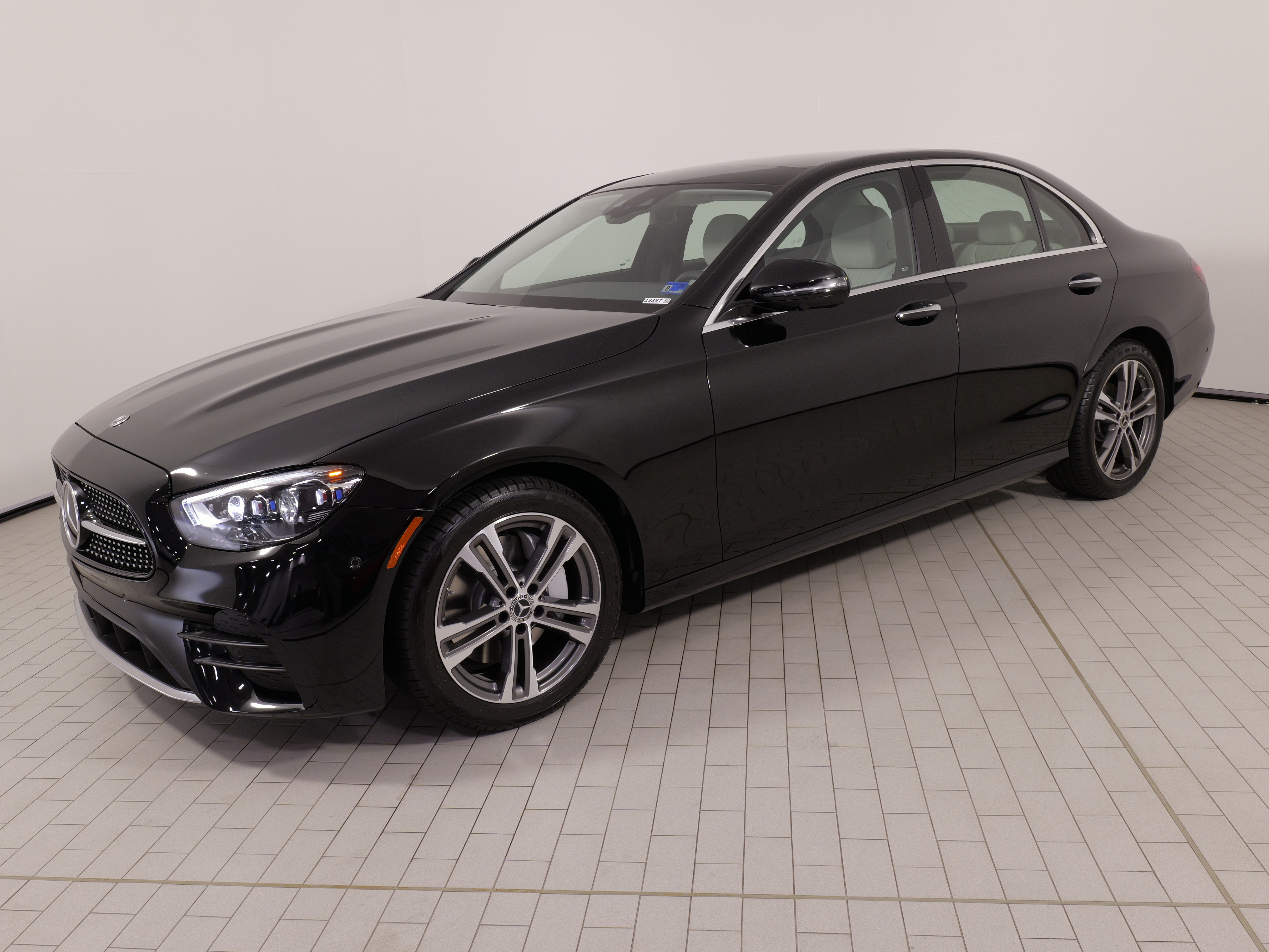 Used 2023 Mercedes-Benz E 350 4MATIC Sedan image 1