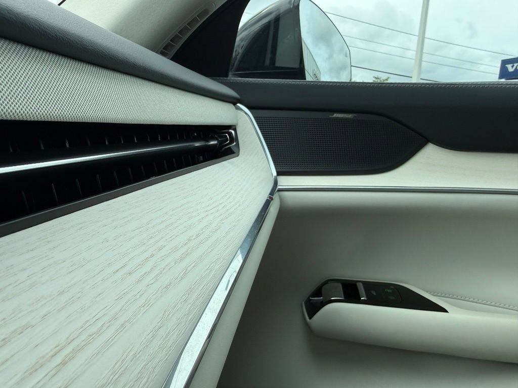 Used 2025 Volvo EX90 Ultra AWD/4WD image 9
