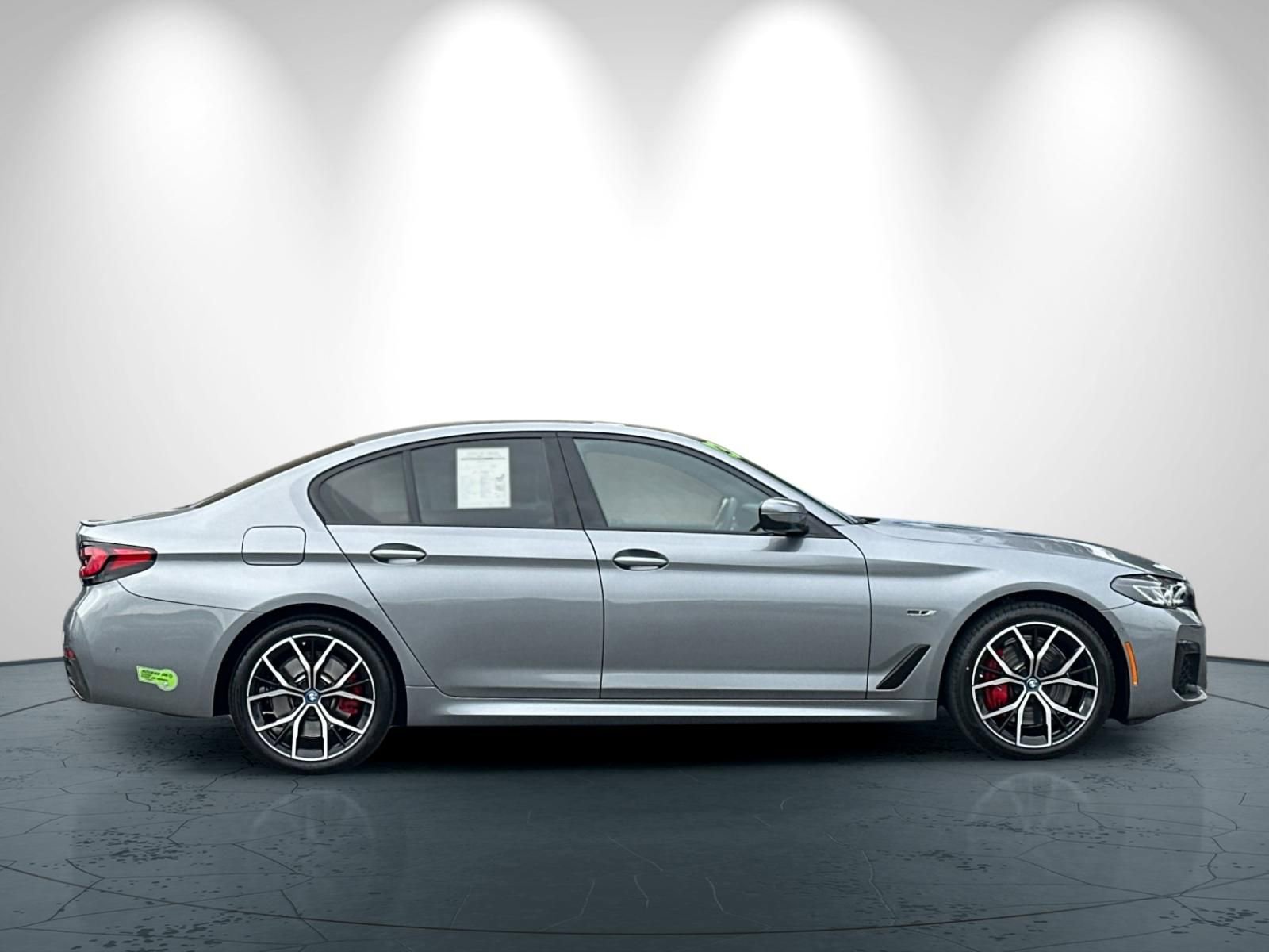 Used 2023 BMW 530e w/ M Sport Package image 3