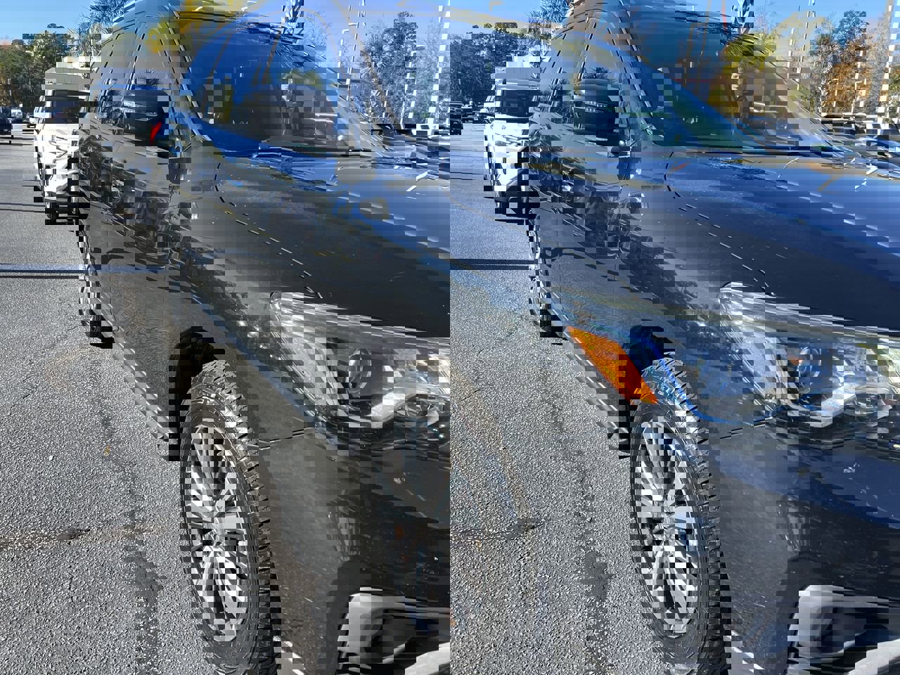 Used 2020 Nissan Pathfinder SV image 2