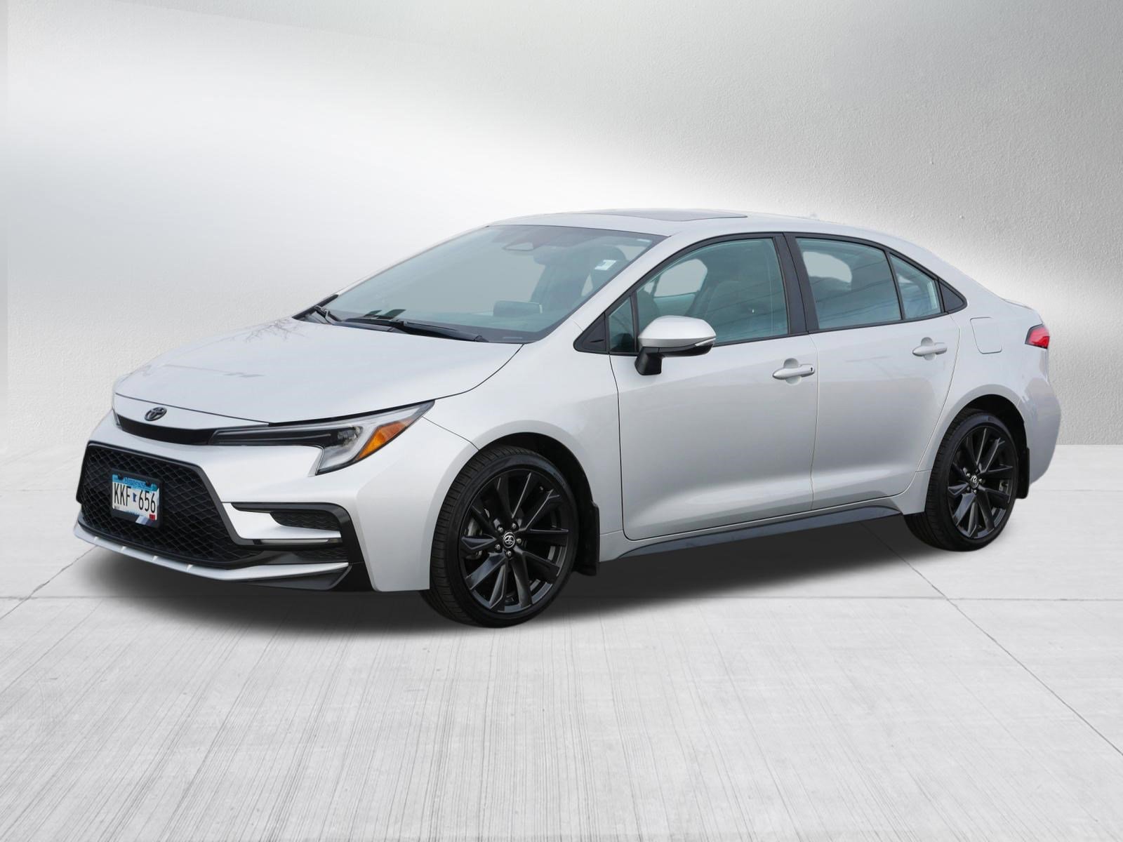 Used 2023 Toyota Corolla SE w/ SE Premium Package image 3