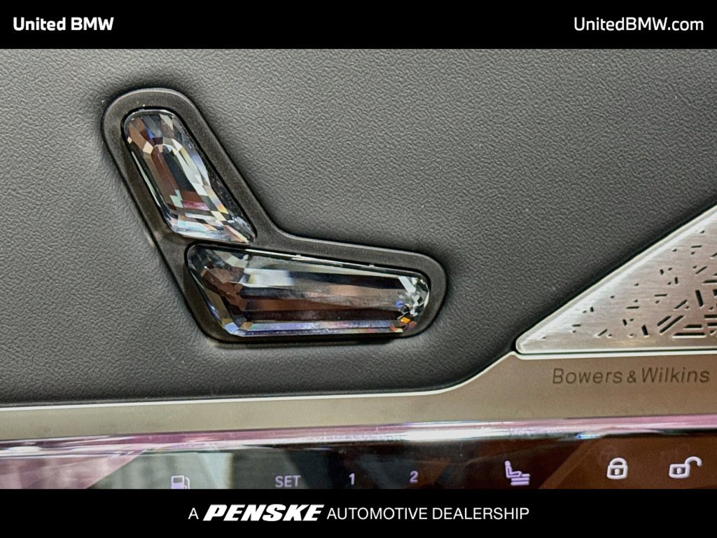 Used 2025 BMW 750e xDrive w/ Executive Package AWD/4WD image 4