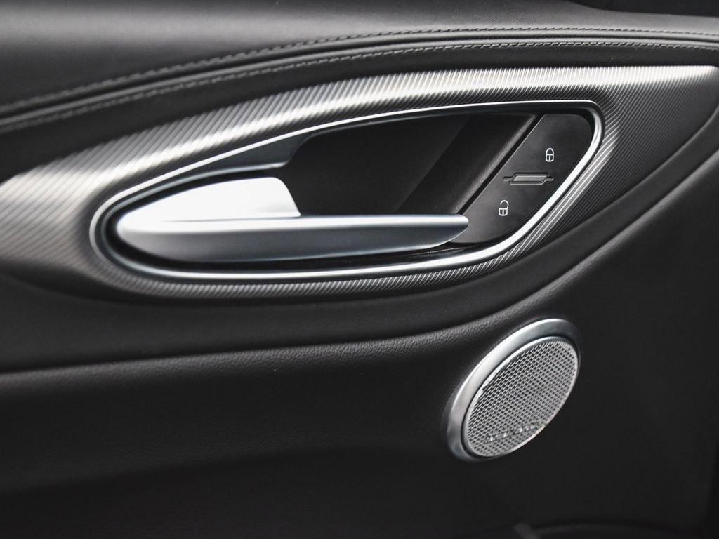 Used 2024 Alfa Romeo Giulia Veloce image 9