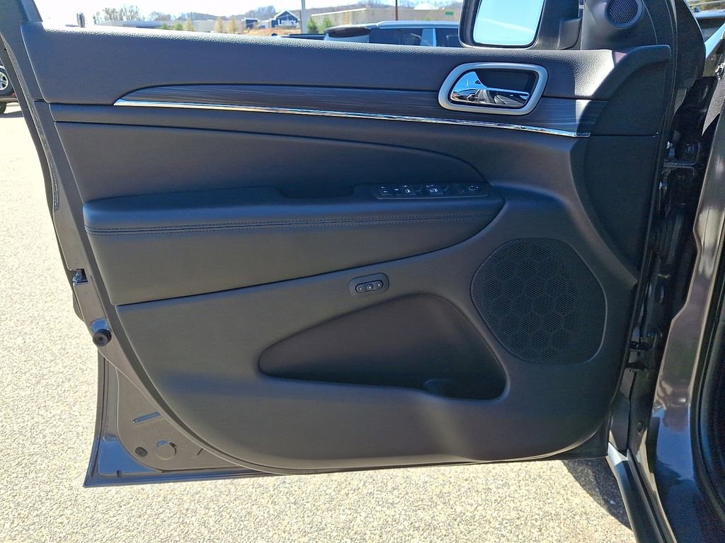 Used 2020 Jeep Grand Cherokee Limited w/ Premium Lighting Group AWD/4WD image 12