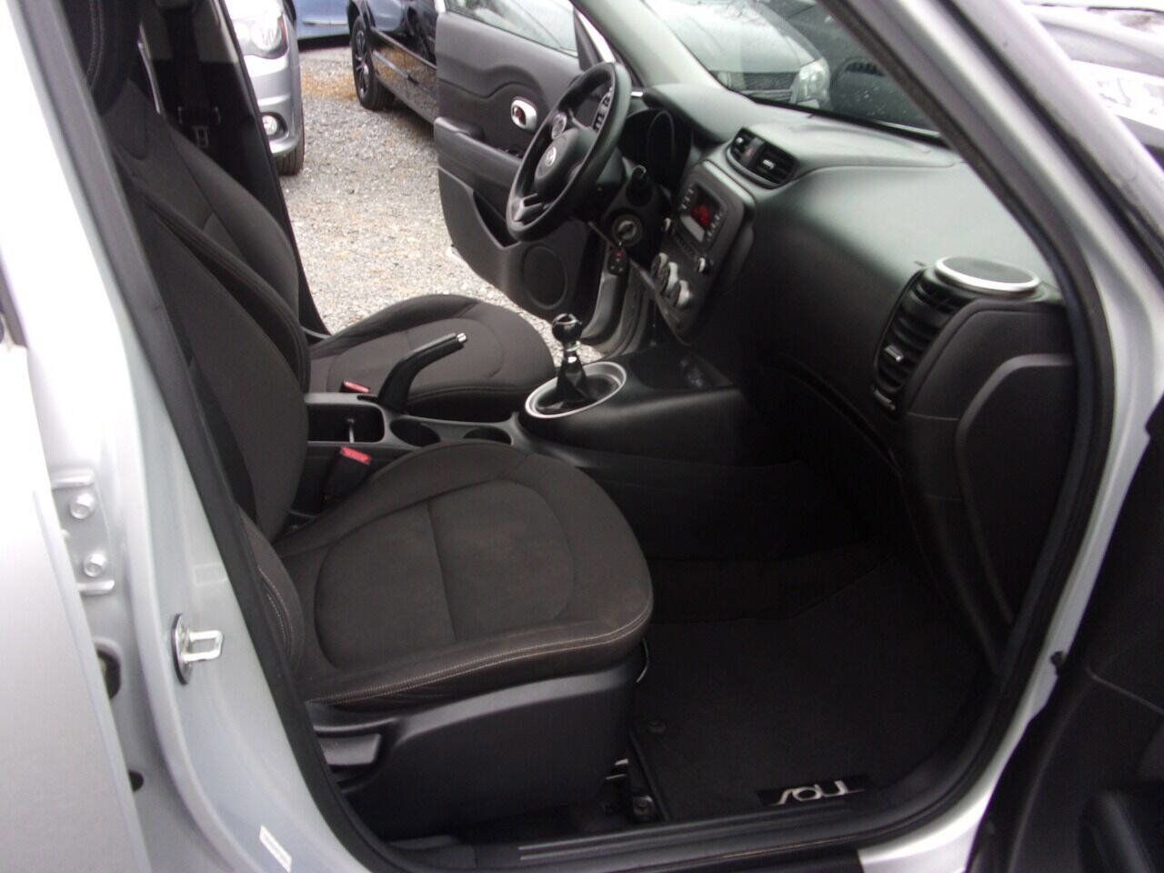 Used 2015 Kia Soul Base 4dr Crossover 6M image 14