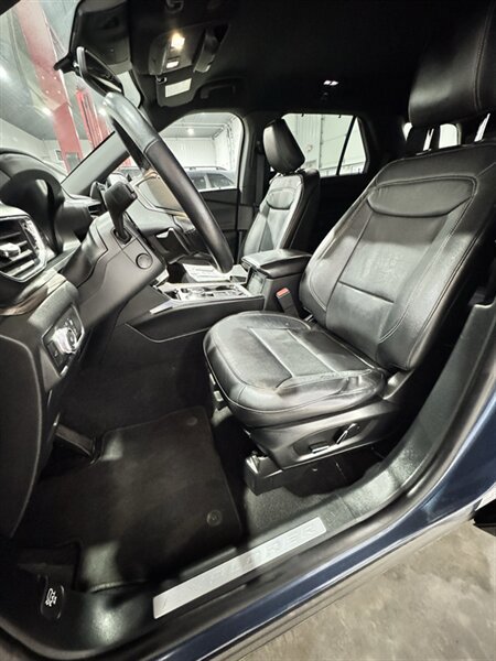Used 2020 Ford Explorer Limited AWD/4WD image 6