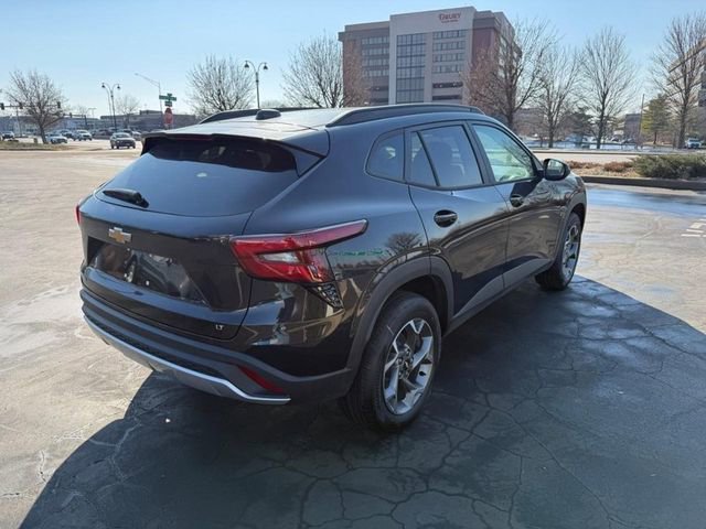 Used 2025 Chevrolet Trax LT w/ Driver Confidence Package image 8
