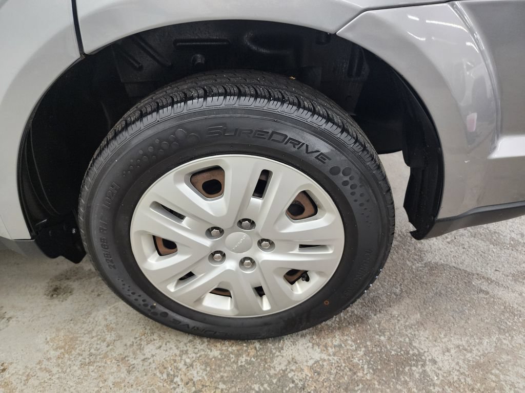 Used 2019 Dodge Journey SE FWD image 39