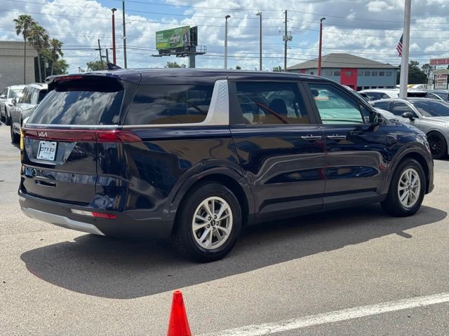 Used 2024 Kia Carnival LX FWD image 2