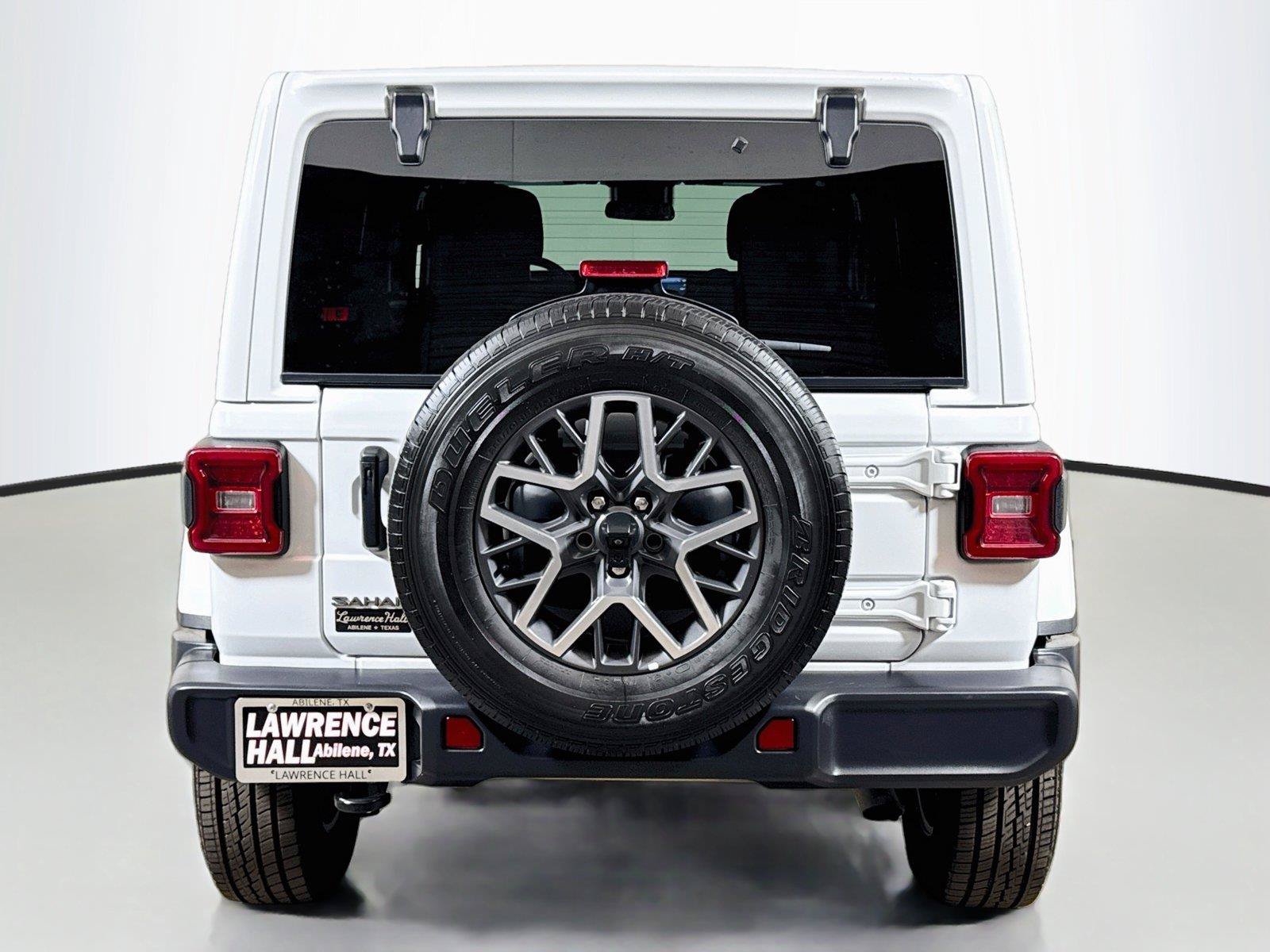 Used 2025 Jeep Wrangler Unlimited Sahara AWD/4WD image 5