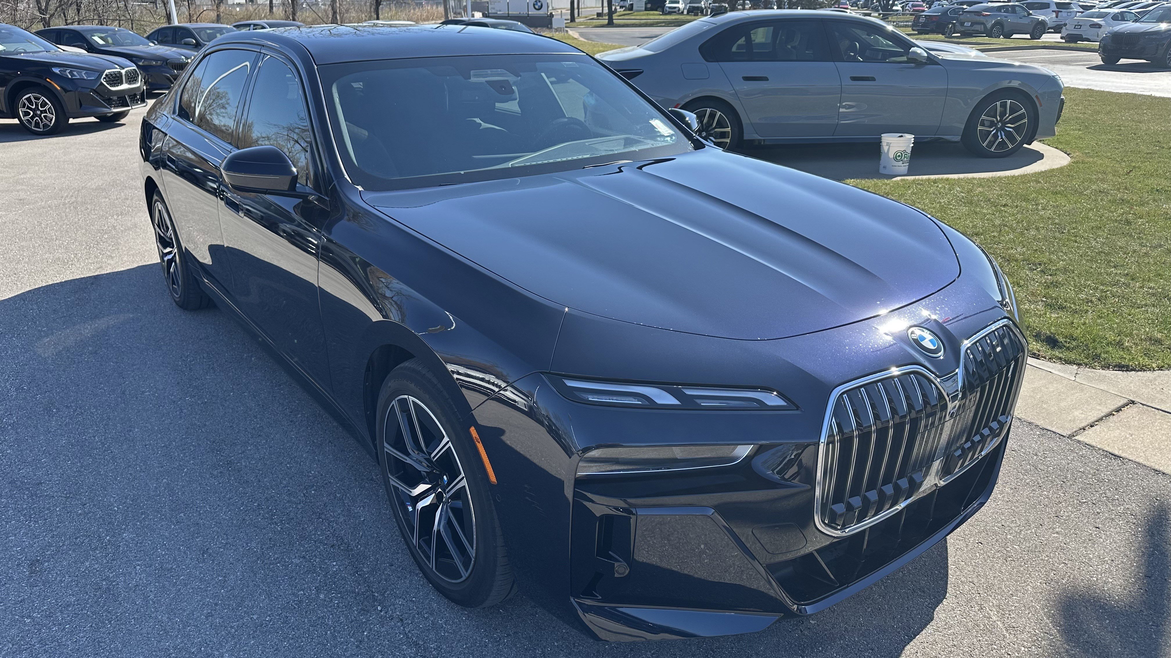 Used 2024 BMW i7 xDrive60 image 2