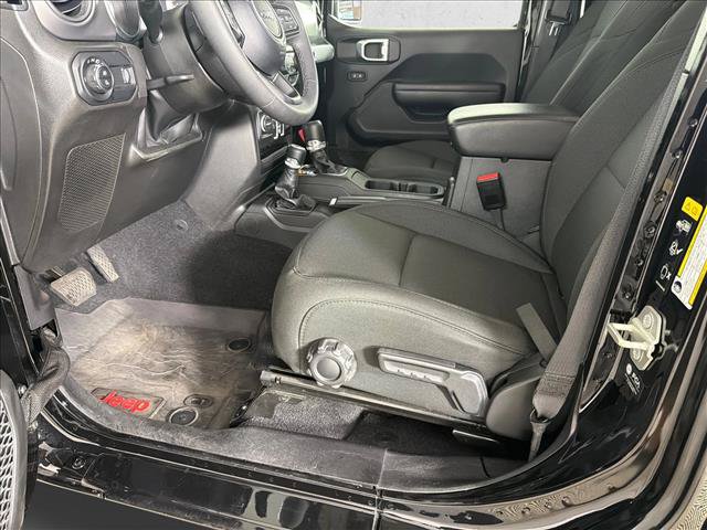 Used 2023 Jeep Gladiator Sport AWD/4WD image 9