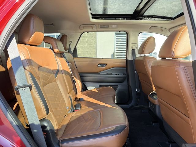 Used 2023 Nissan Pathfinder Platinum w/ Cargo Package image 17